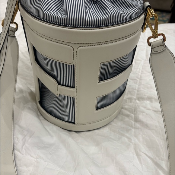 Fendi step out bucket bag used once - Picture 7 of 11
